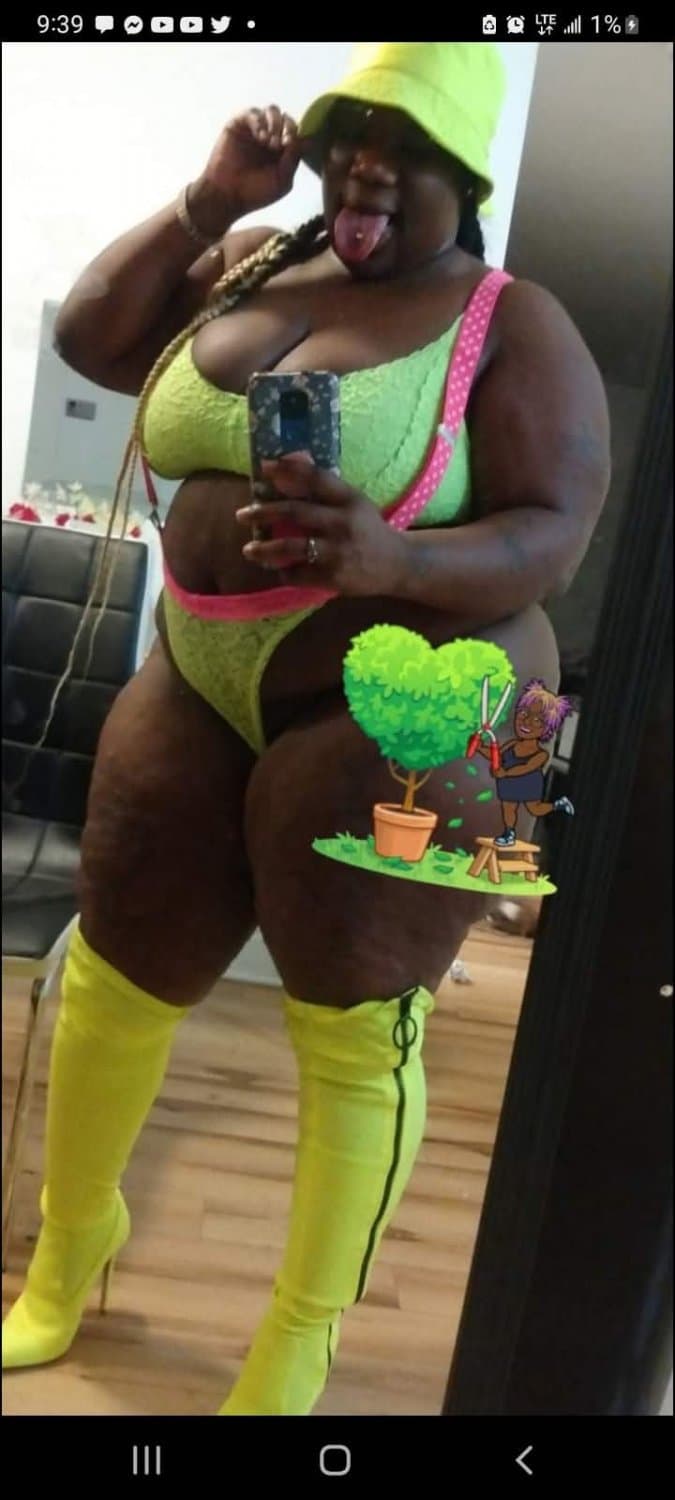 HUGE THICK MEGA EBONY BBW BUG OLE JUICY ASS BOOTY