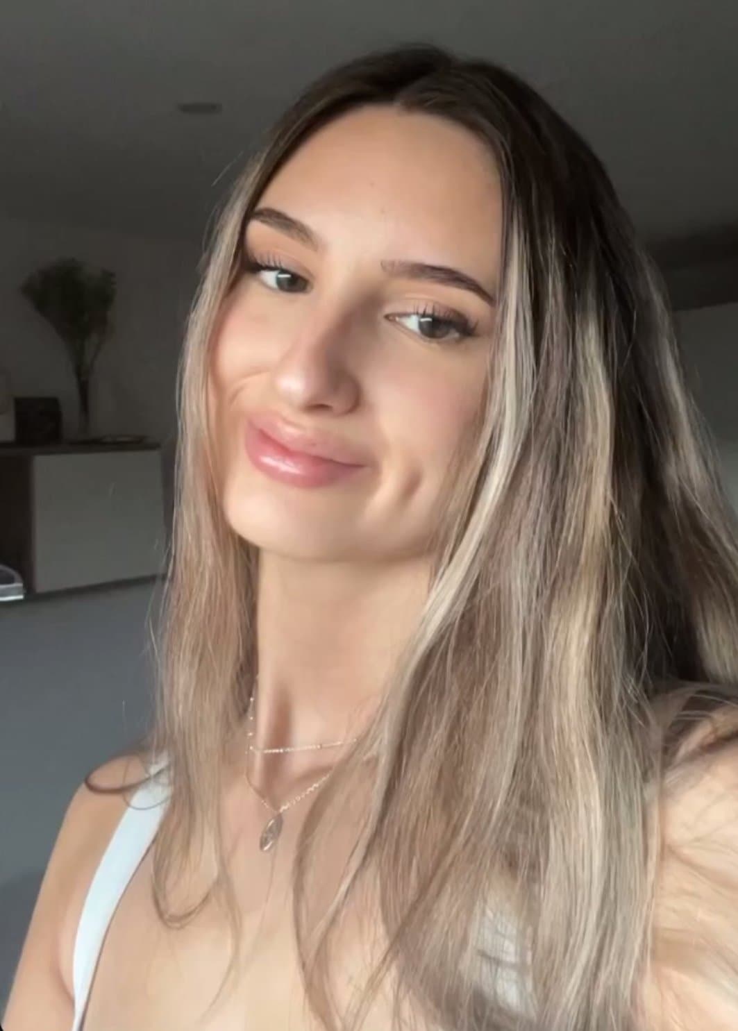 Quick posting my ex classmate Sophie I still jerk for. I hope I wont regret… kik DontKnovvMe