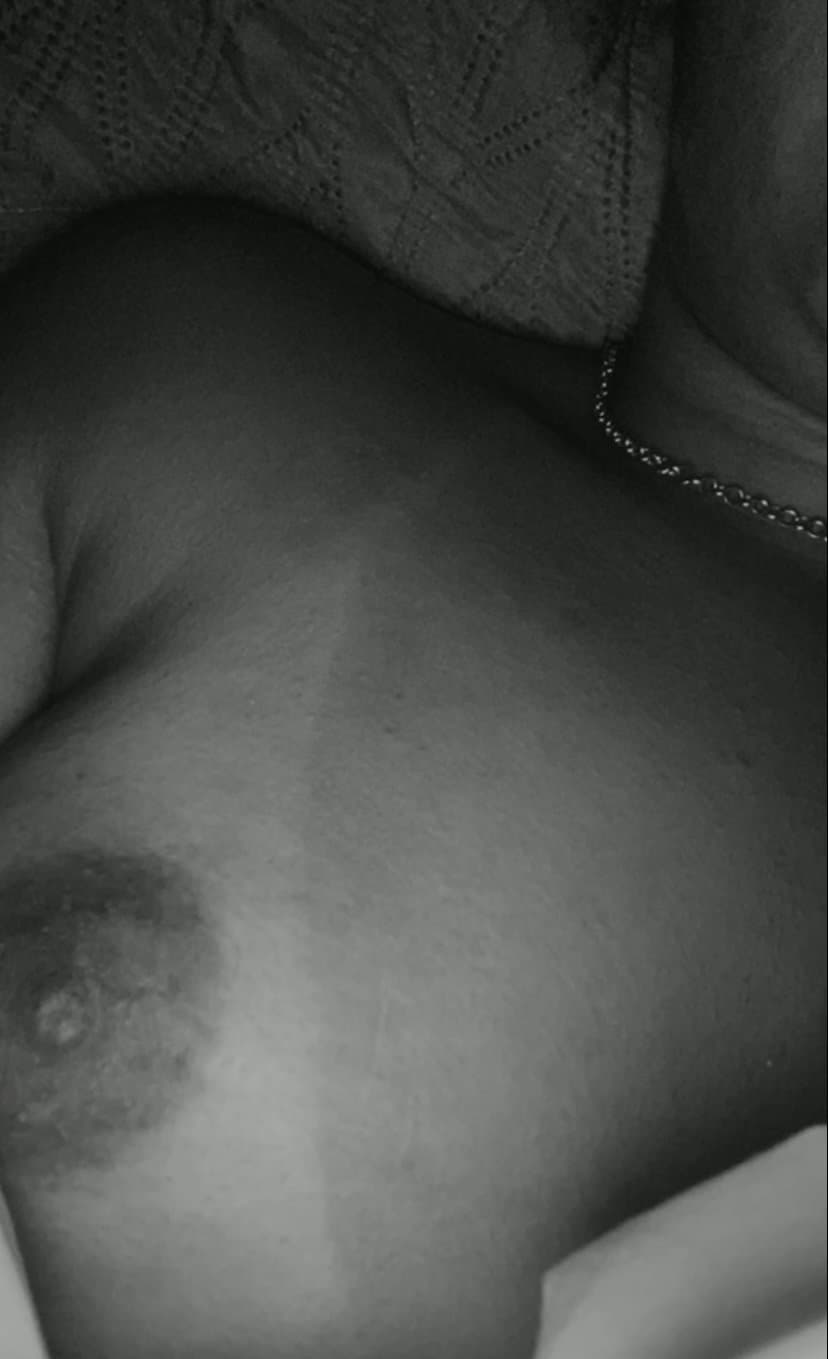 essa morena é uma maquina de quicar, tem uma buceta gigante, e gosta muito de porra na buceta pv