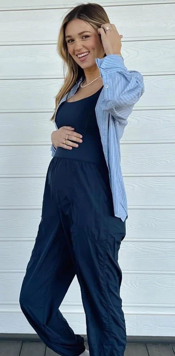 Christian slut Sadie Robertson likes creampies and making babies. She is a milf cum whore