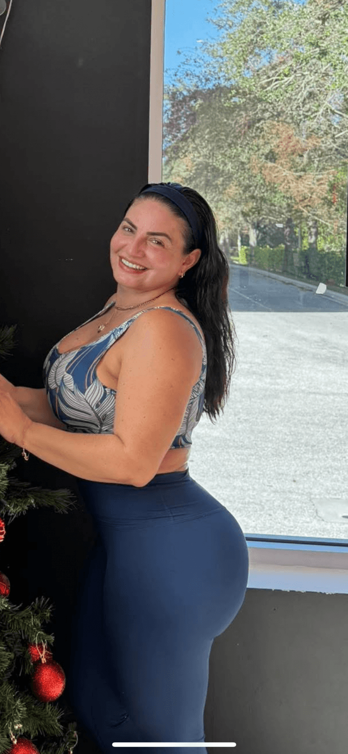 Floridia Spanish milf Mafe Gordon