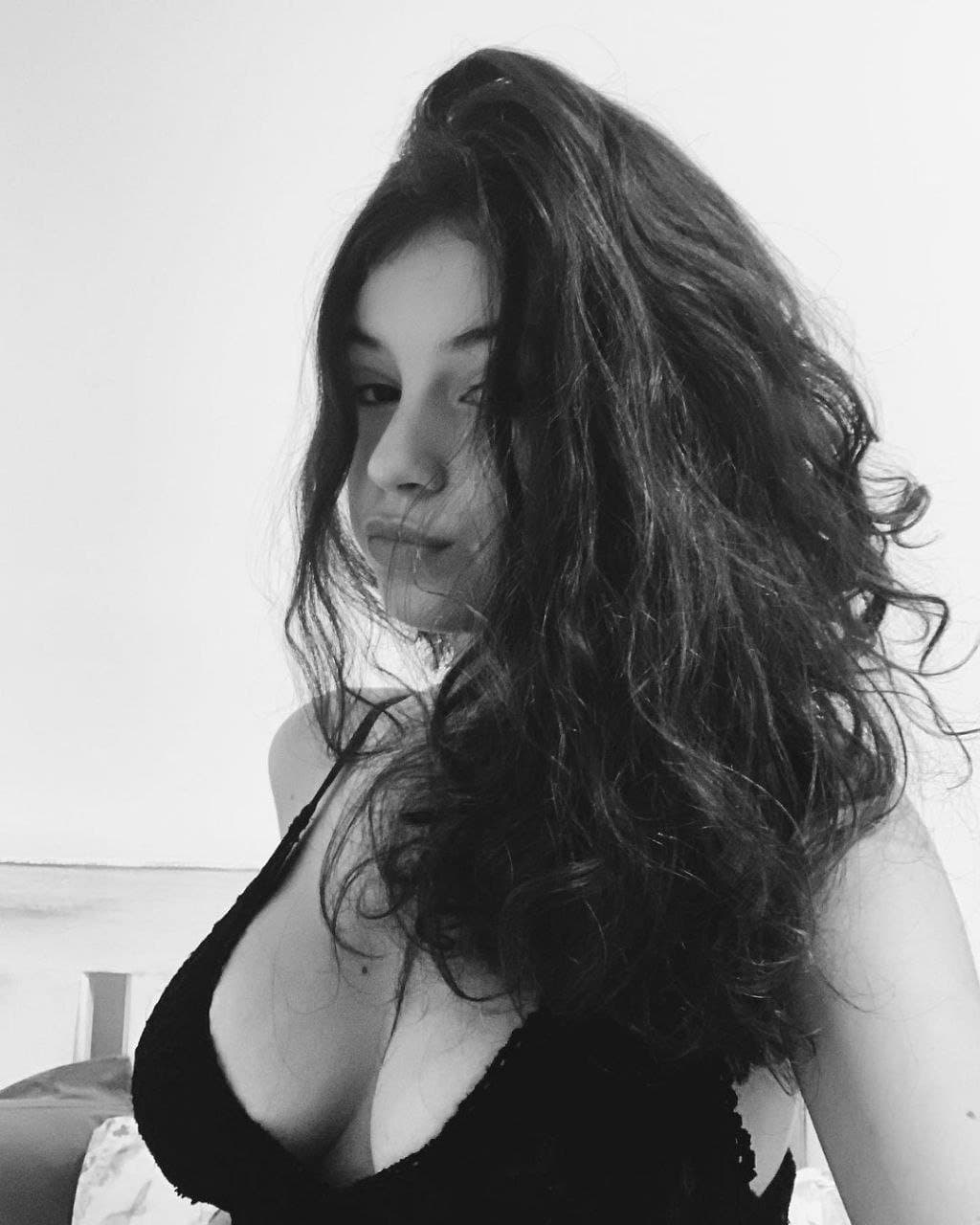 gab Keller putinha famosinha explanada COMPLETO (nuds no final)