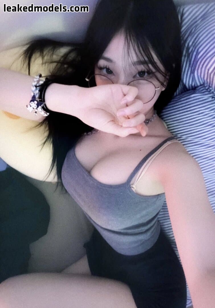 Asian Twitch streamer 1