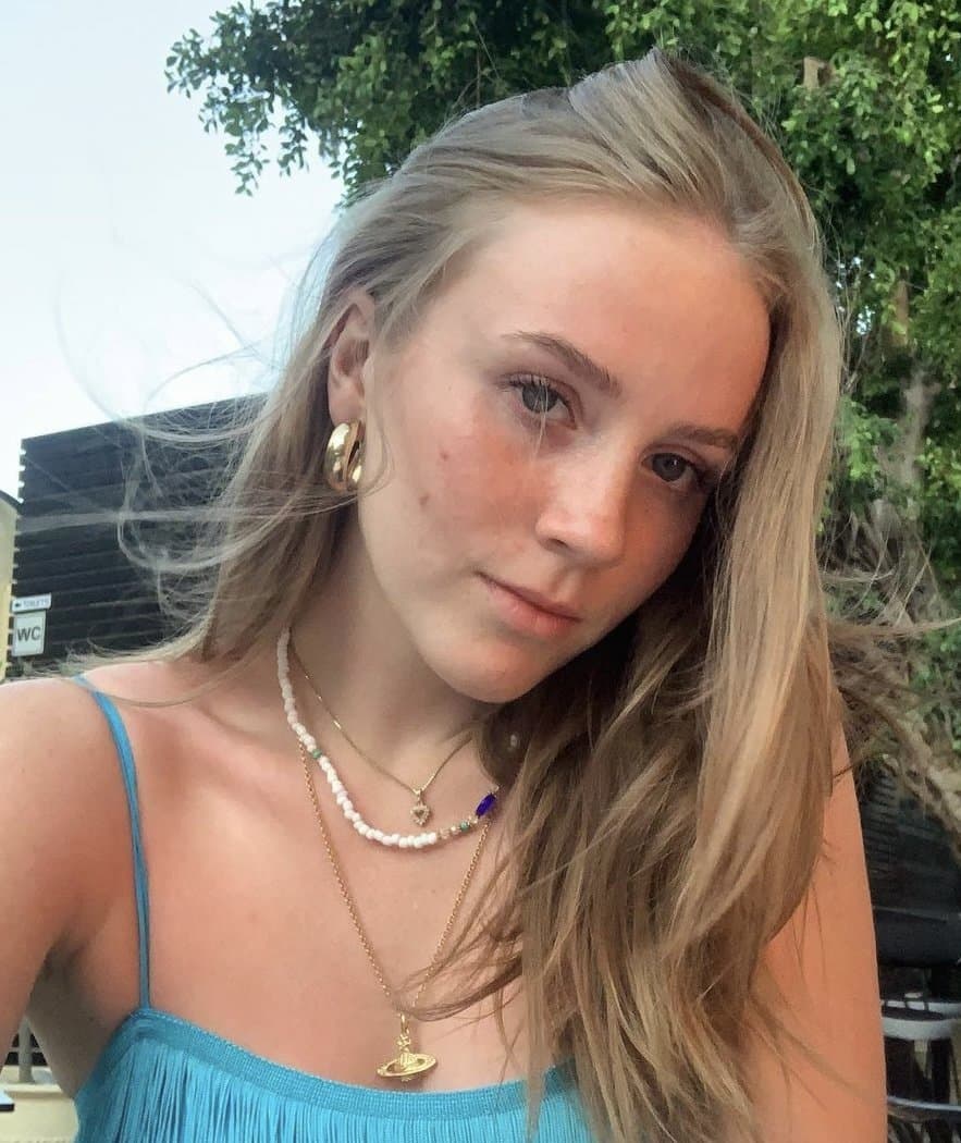 Sexy babe! Repost, like and comment. Share her. Make me happy. Pm