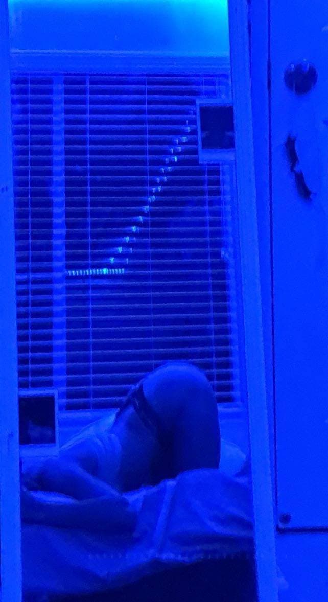 Click to view full size skinny slut touches pussy