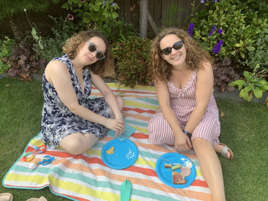 Sisters Ava & Tina Davies