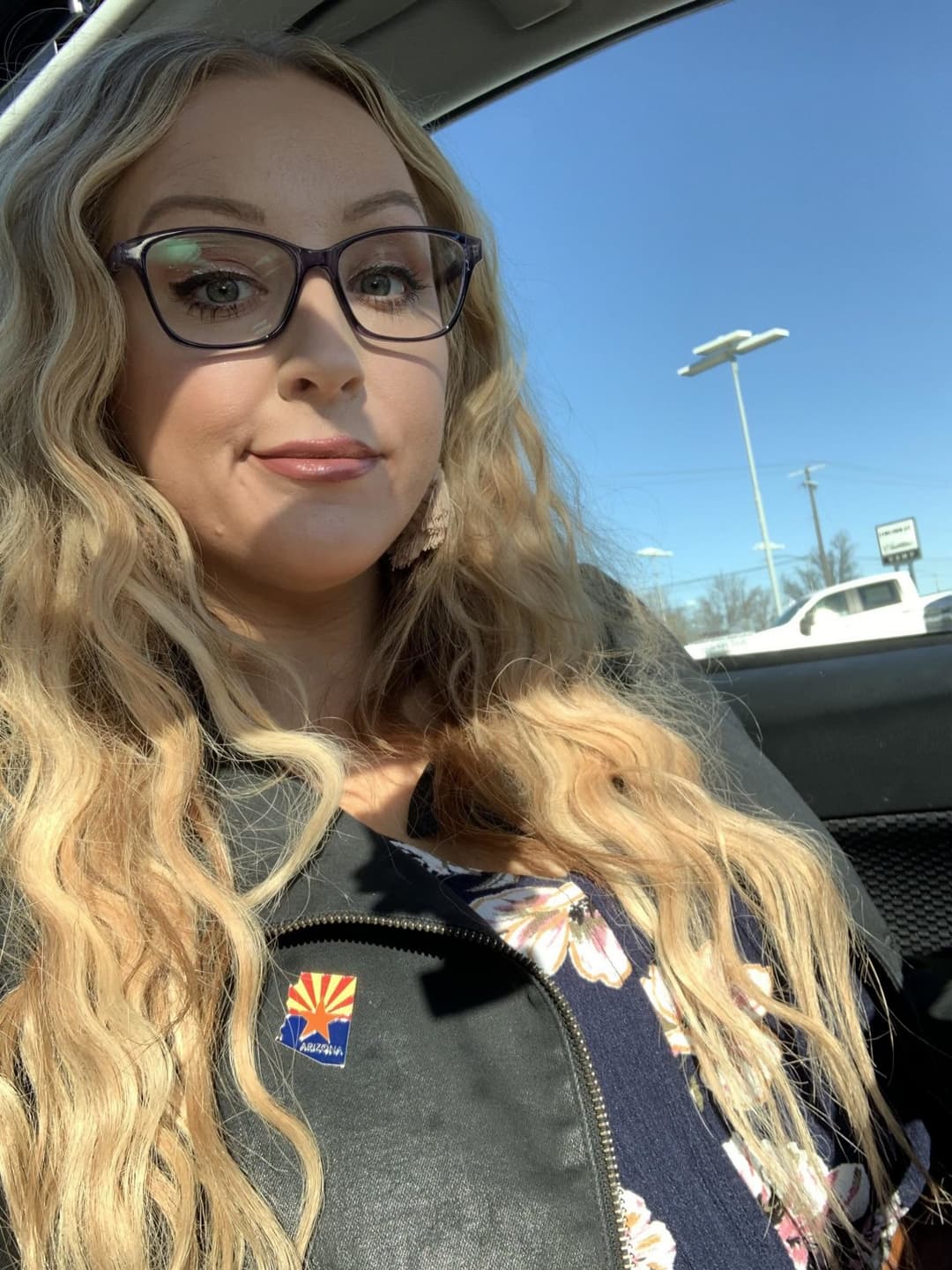 Blonde girl with nice mommy milkers fingering herself