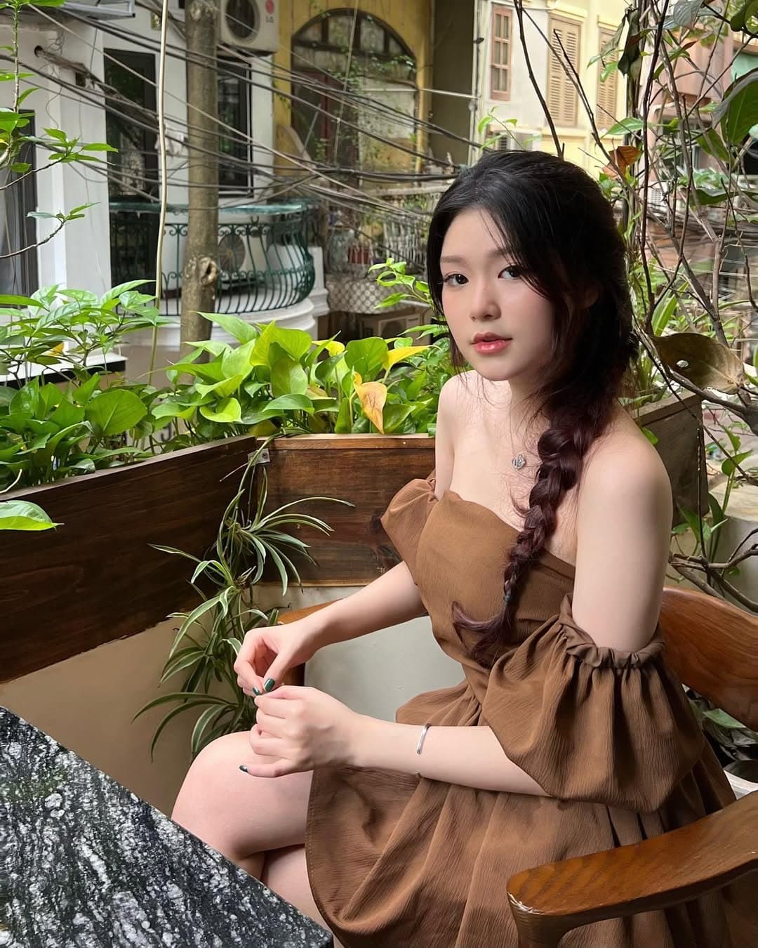 Sex worker Nhung chezi from Vietnam