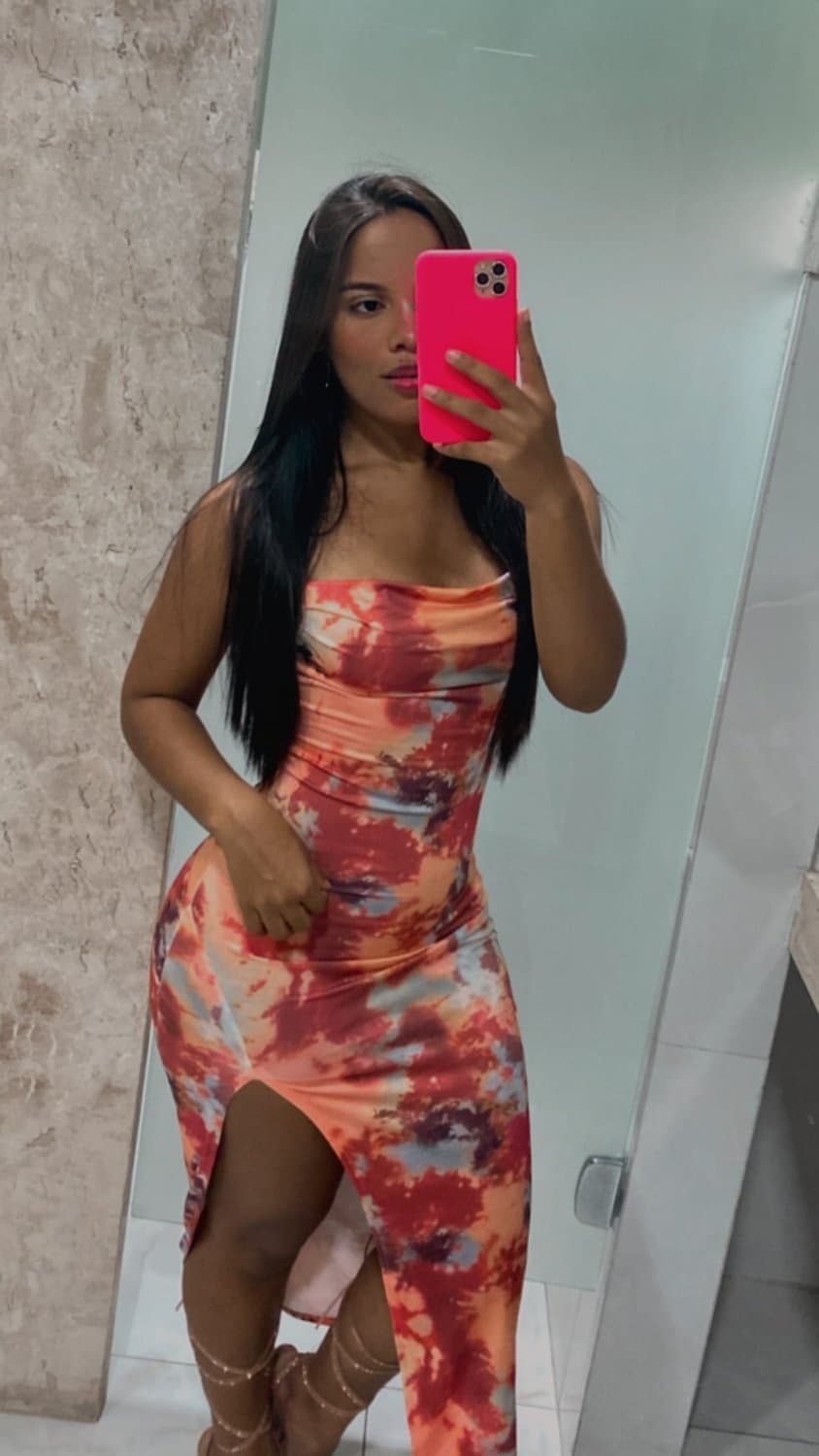 Eliane Queiroz preta e aínda é cavala gigante