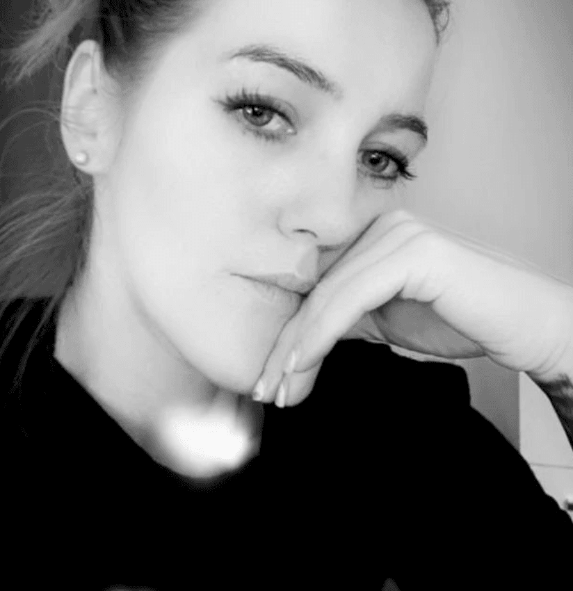 Click to view full size Exposing this slut request (DM for request)