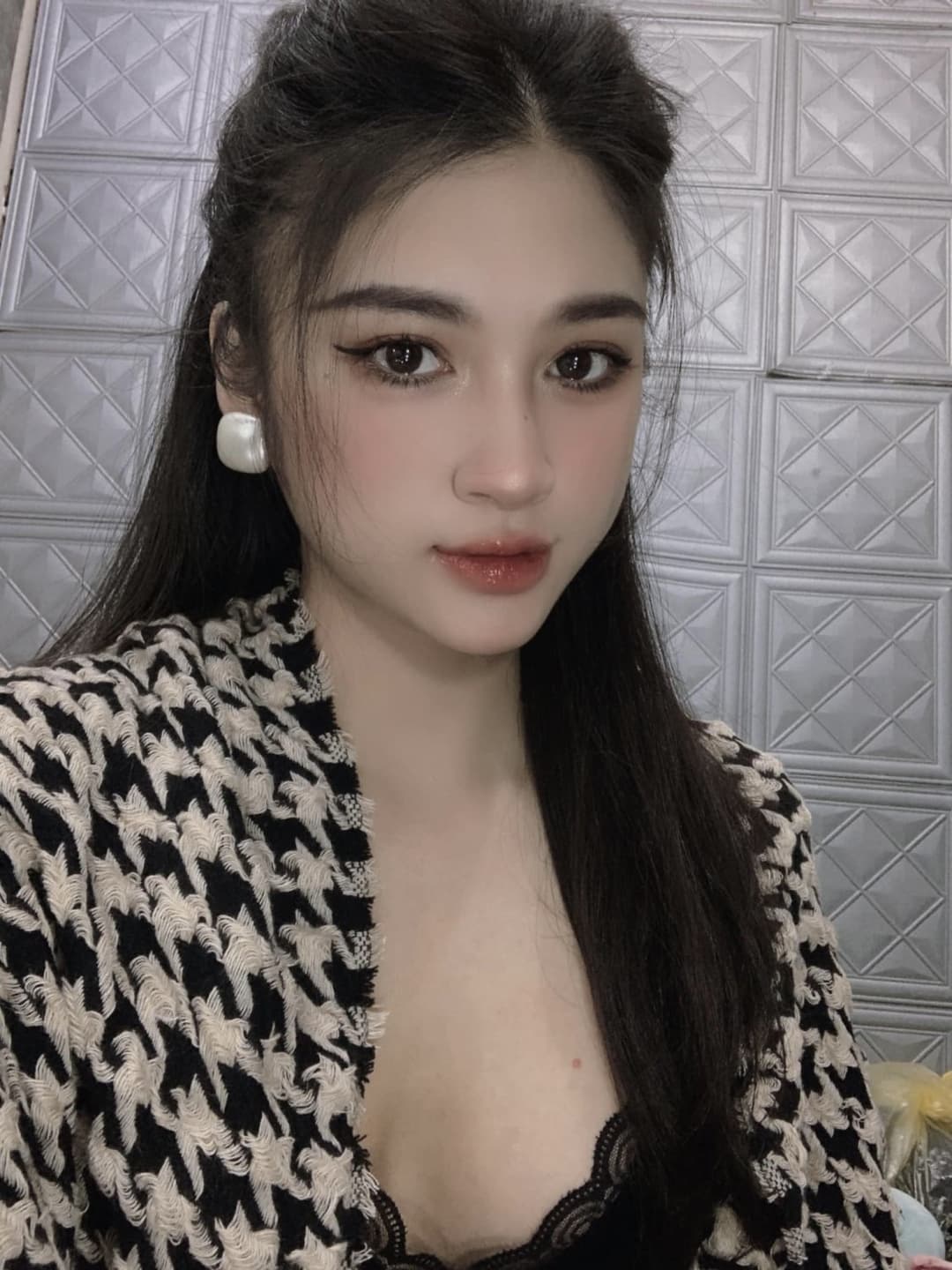 Pretty Asian VietNam Girl Voyeur HiddenCam Toilet Shitting.