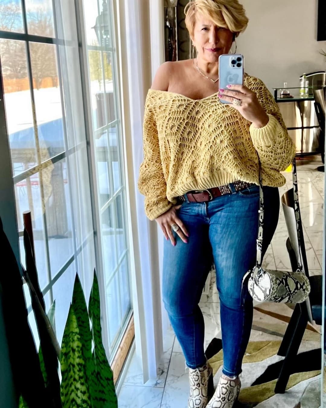 Thick Gilf flight attendant 3