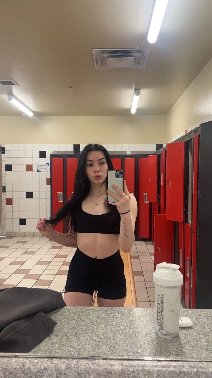 Click to view full size petite cumslut snowbunny huge leak nudes and taking cum on her pretty face