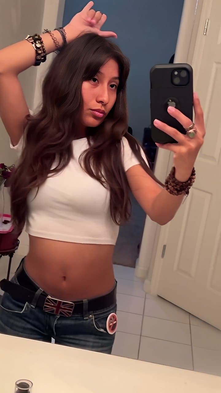 Cocksleeve gabbie showing herself off
