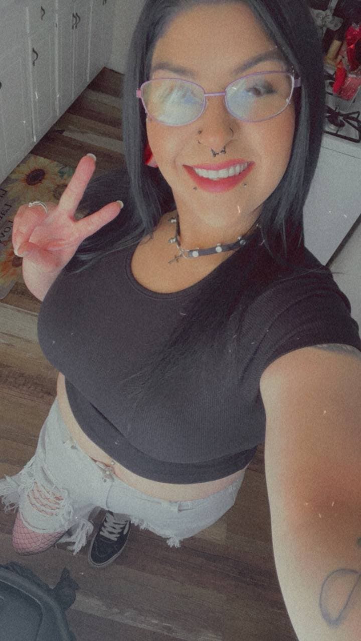 Jade the slut keeps sending me stuff