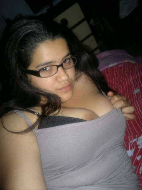 Click to view full size Cin mostrando las tetas