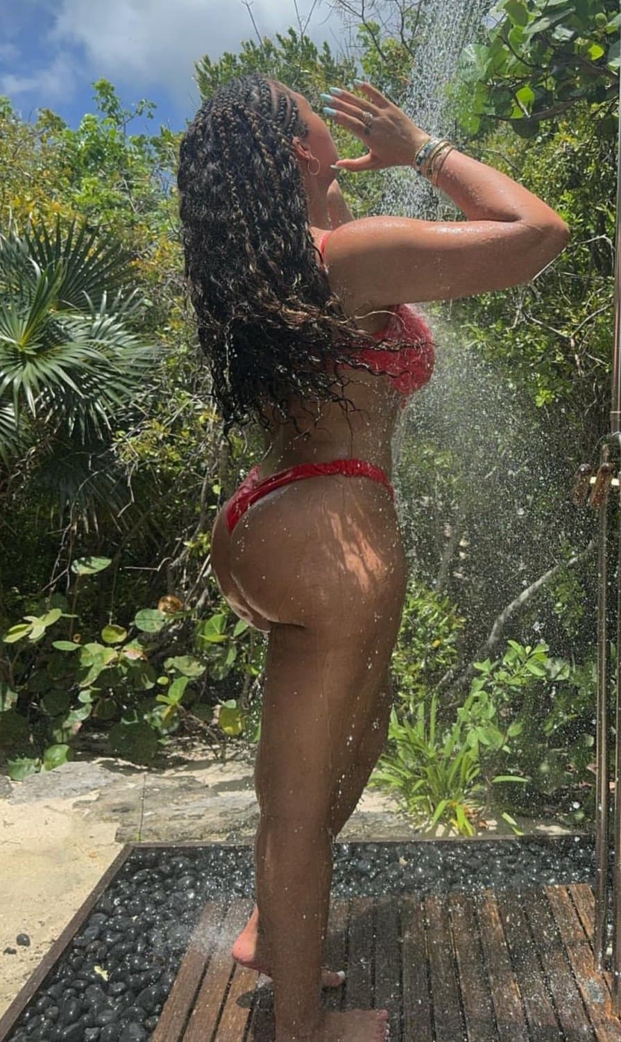 Fat Ebony whore can’t stop exposing her nipples & her fat black ass