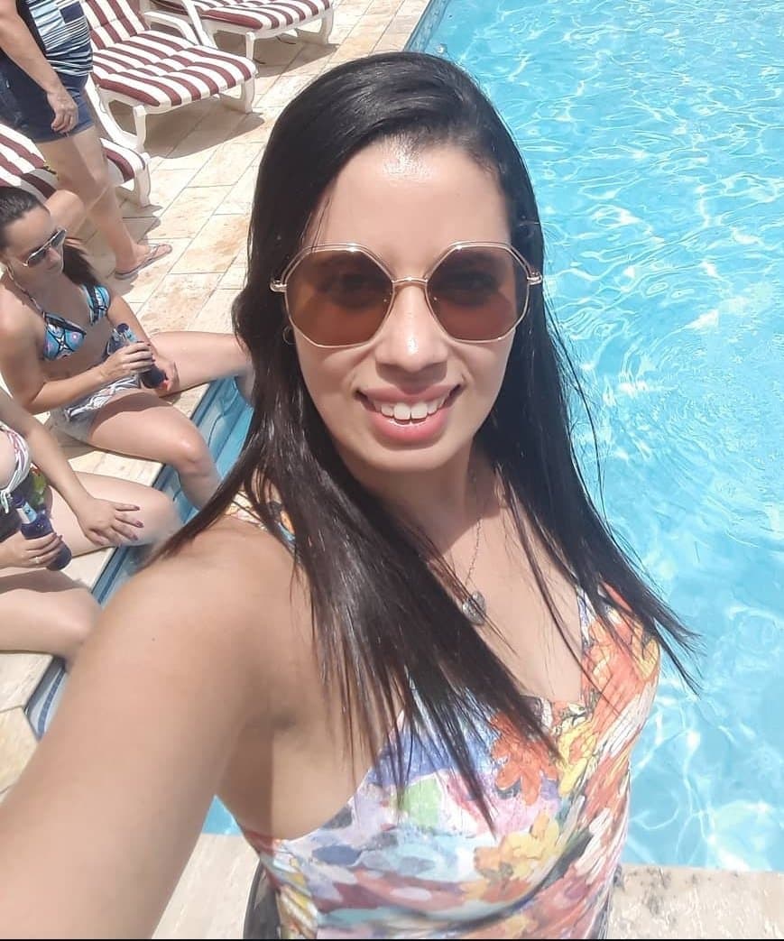 Mãe solteira branquinha gostosa e corna