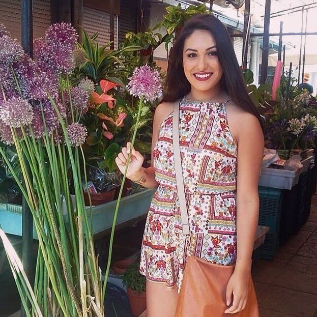 Click to view full size British Indian Very Beautiful Rich Cute Sexy Wife Big Boobs Show