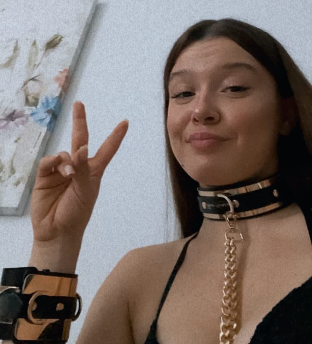 Click to view full size Slutty twerking teen