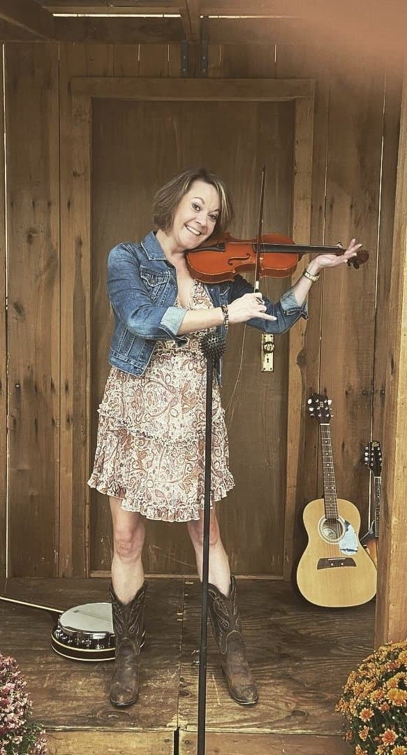 Musician Julie & wholesome Melissa stripped naked at a bar contest circa early 2000’s