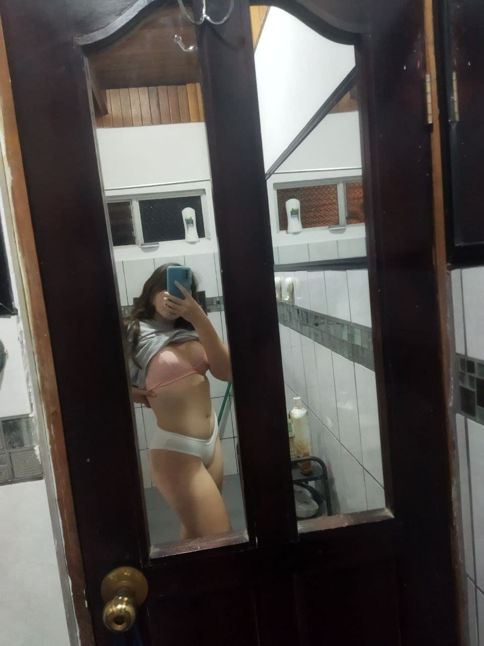 Pack filtrado de pendeja de culo grande y vagina rosa y apretada