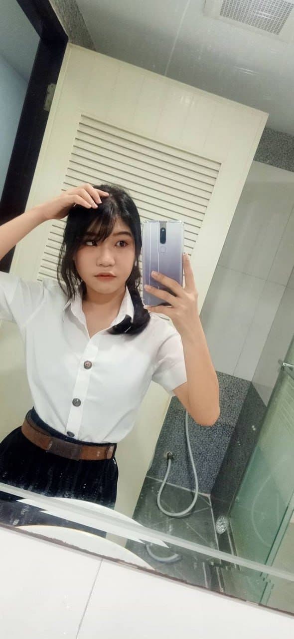 Sexy Big boobs Thai college babe shows her hot and busty body on Instagram