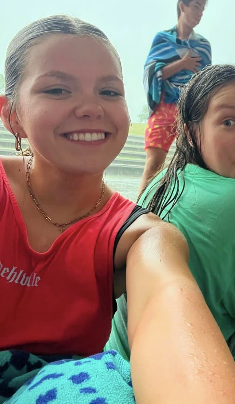 Sisters Anna (18) & Avery (19) - Which Sister are you Nutting In? Anna (blonde), Avery (Brunette)