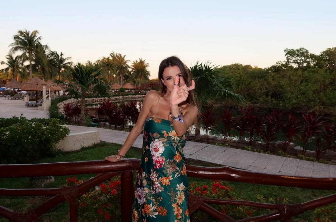 Let the breeze do the flirting for mef