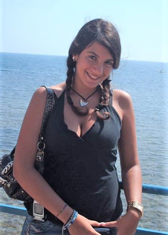 Click to view full size Bea 22y to repost