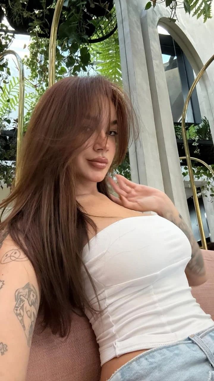 Vcs vão dá esprema pra ela e eu Gui a punheta pra vcs.