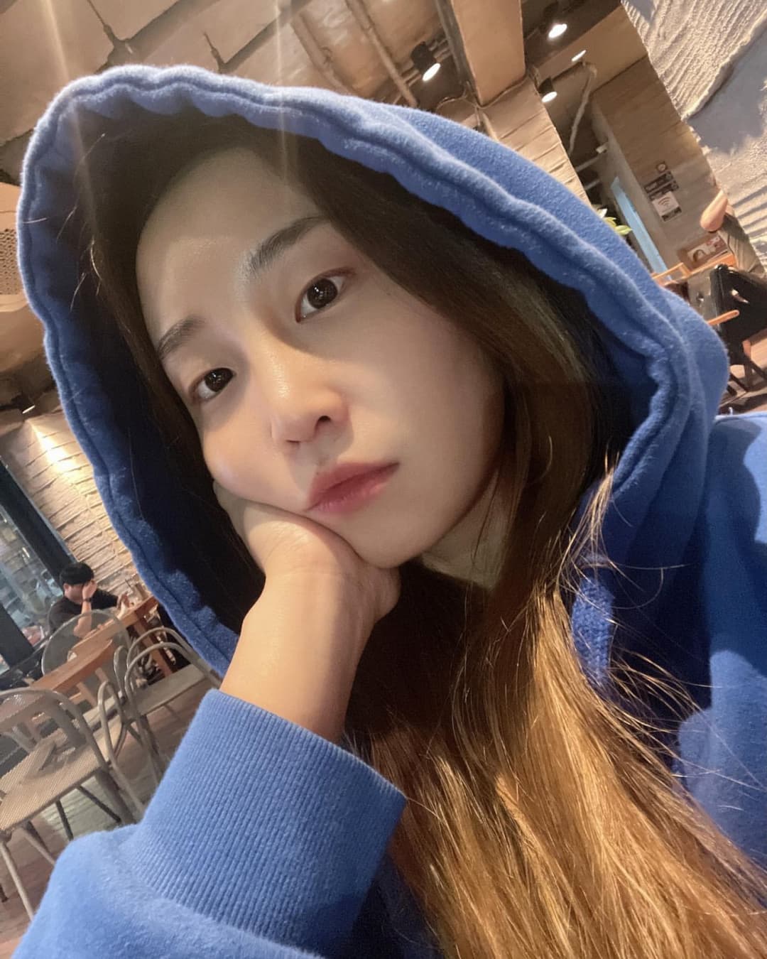 Asian married woman gives cowgirl and anal sex to another man