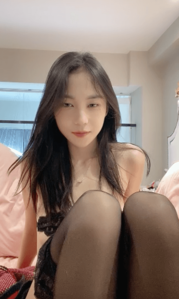 Click to view full size Young asian couple runs sex live stream for a living at home