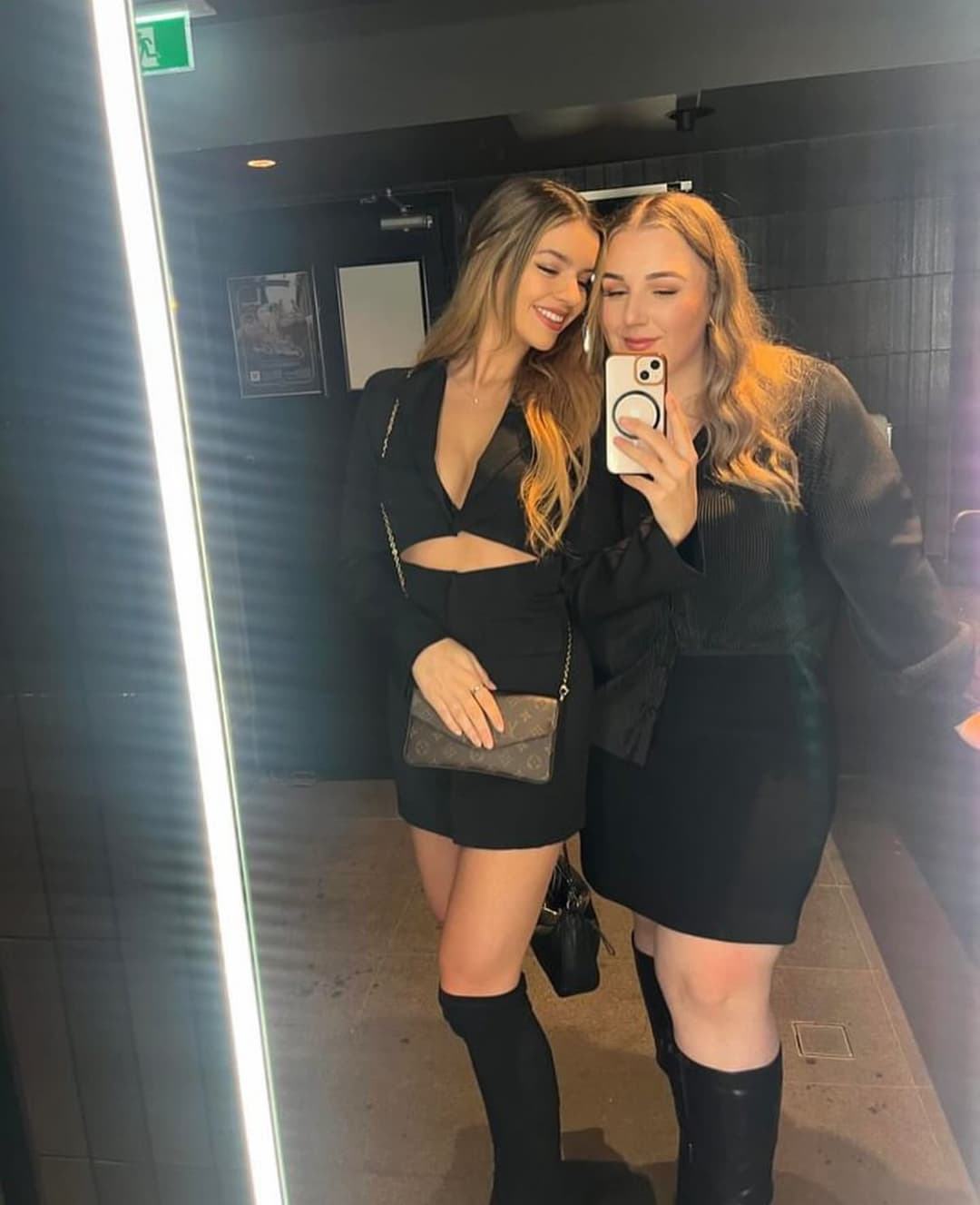 Kik fitfunseeker to discuss this blonde Aussie bbw and her fuckable face and DSLs. Tribs, edits, cap