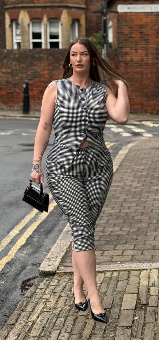 Request.. Thick Gorgeous ?? Milf.. <> Married Wife.. <> Curvy Model..