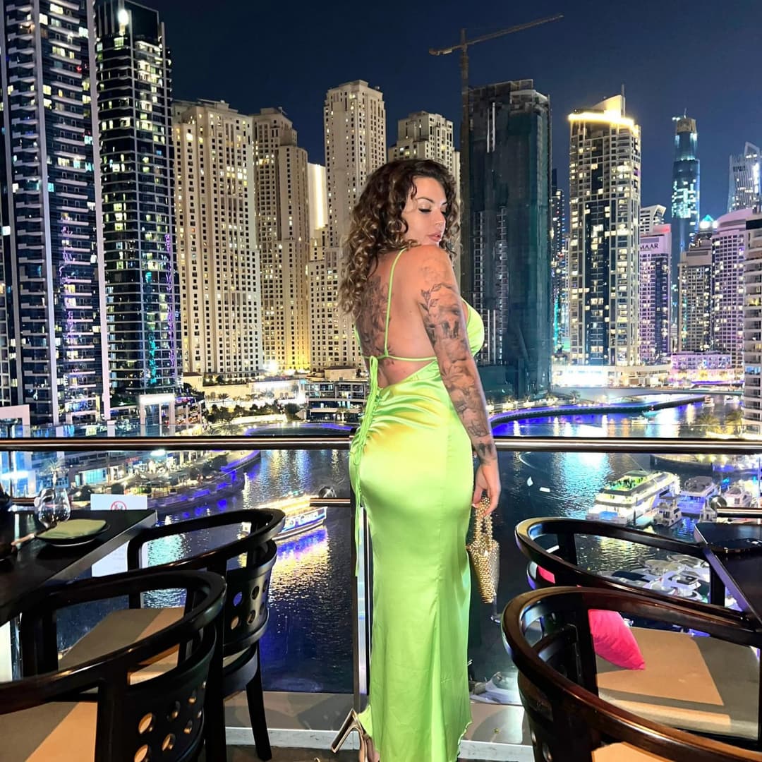 a british big ass milf called hannah....if anybody know her i will post her sextape ?