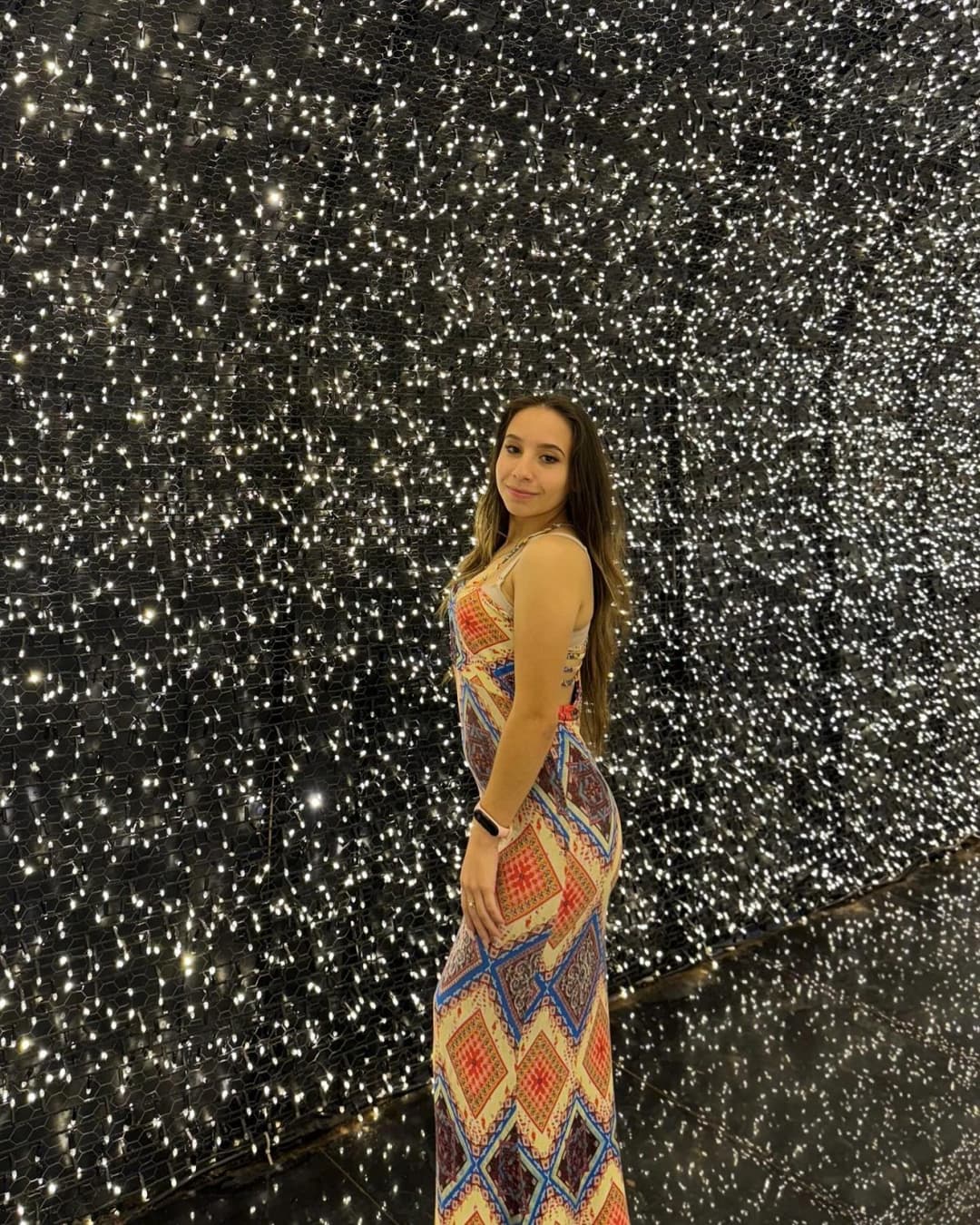 salinas_monserrat con falda de cuero