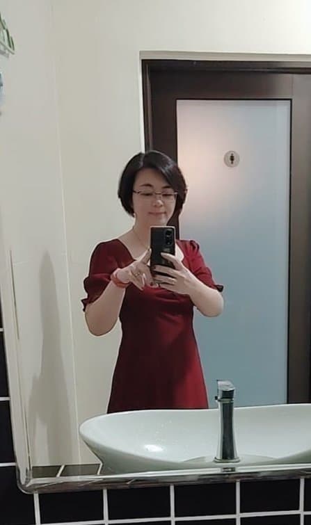 Malaysia lonely housewife no panties show off