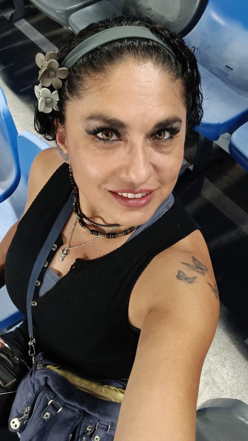 Any girl, lady, trans or guy who wants to fall in love and have fun with my mexican mom (romantic)?