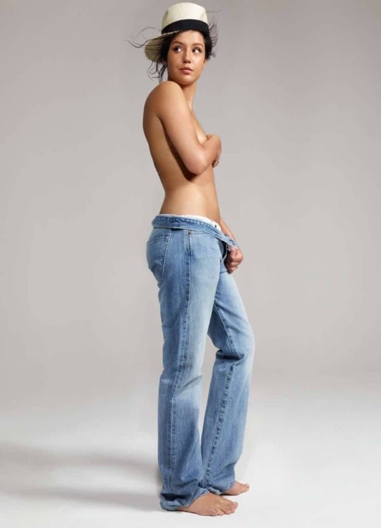 The sexiest lesbians scissor fuck till orgasm ?