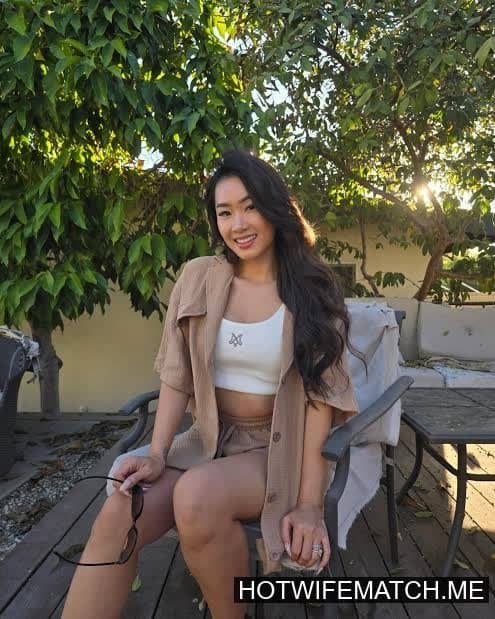 Filipina Hotwife Fucks Stranger While Hubby Records - Creampie Leak