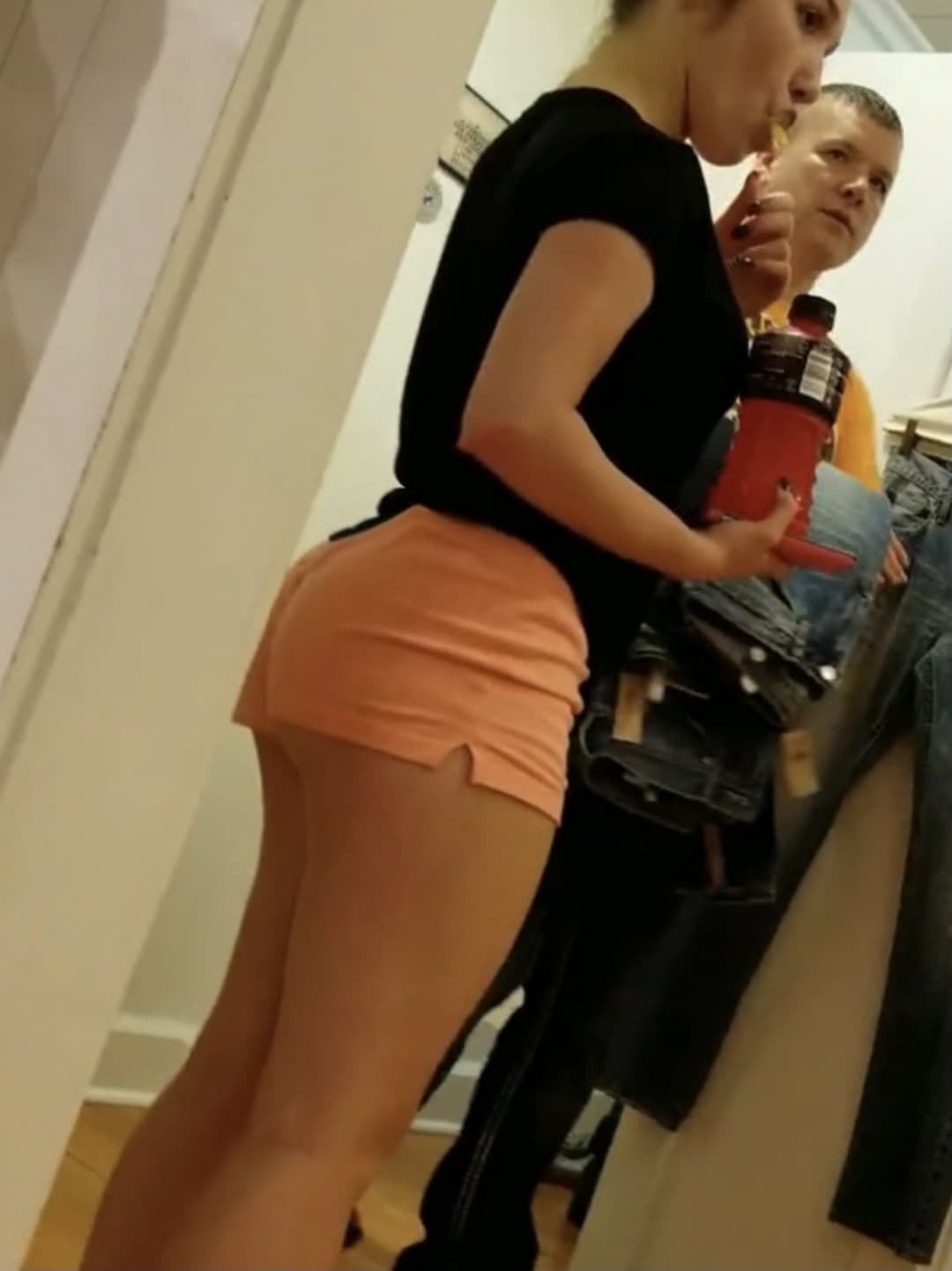 Creepshot of sister with a big ass