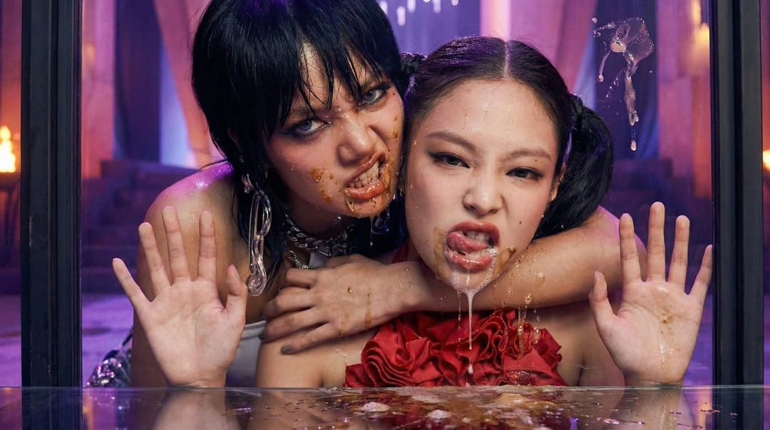 AI Celebs: LISA vs. JENNIE (Starring. LISA and JENNIE from BLACKPINK)