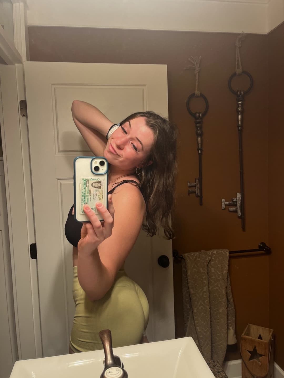 Click to view full size Which sister is hotter Skylar and Alexis