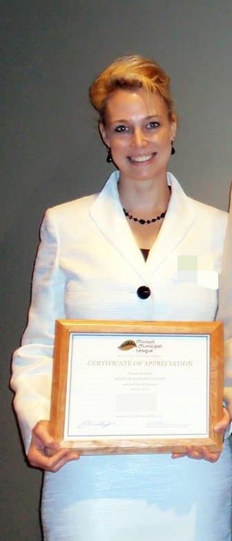 Cast your vote for the best tits at Mardi Gras from this busty j u d g e!