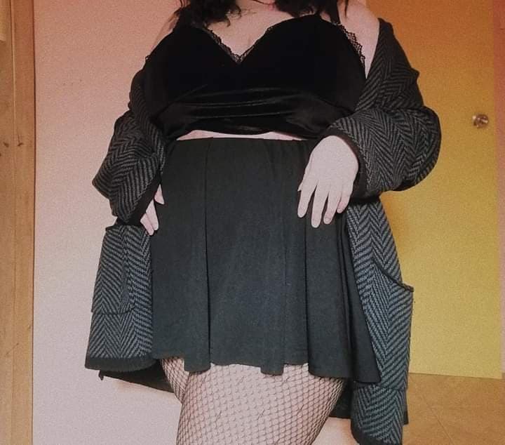 Bitch i wanna fuck, pm if you wanna talk about her