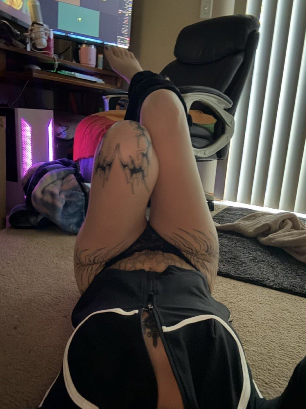 Tatted goth babe pt1