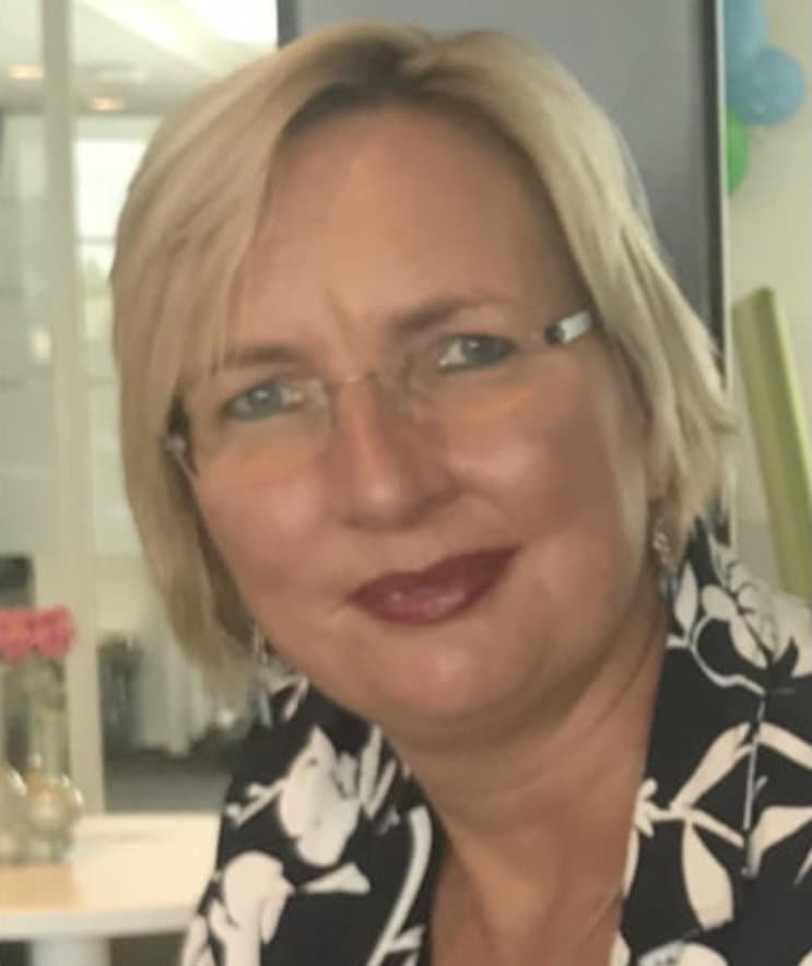 Dutch married slut dildoing & cumming