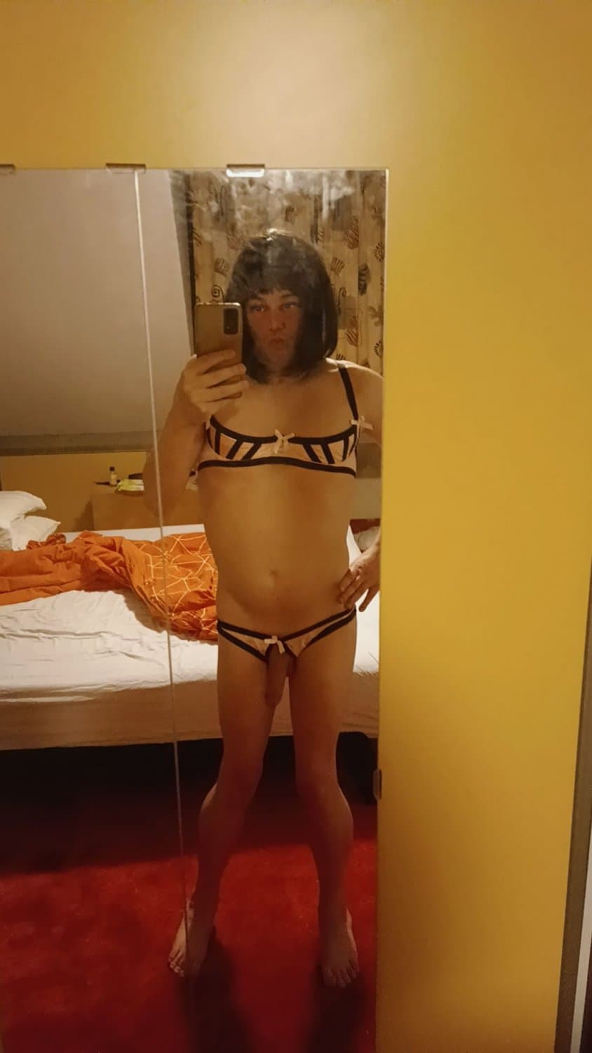 Alex Deheer, my brand new sissy faggot toy