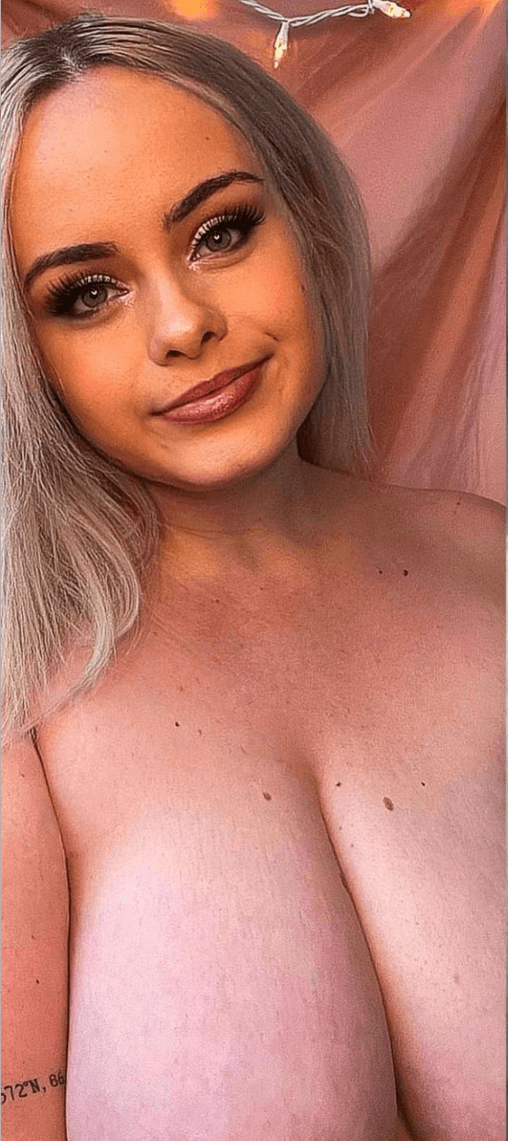 Emilee Grace a.k.a. Grace.Honeyy from East Lansing, Michigan has HUGE ASS & TITS perfect for fucking